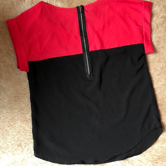 Color Block Top - Picture 2 of 3